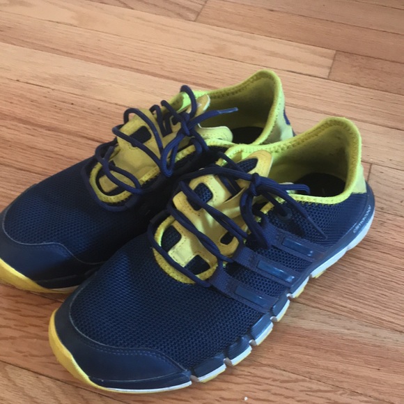 Addidas sports shoes for men. - Picture 3 of 6